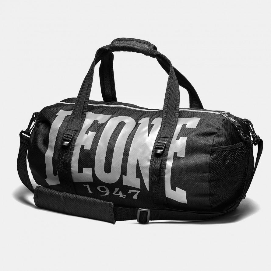 Leone AC 904 Duffel Bag, versatile gym bag, lightweight, practical, 30L capacity. Black