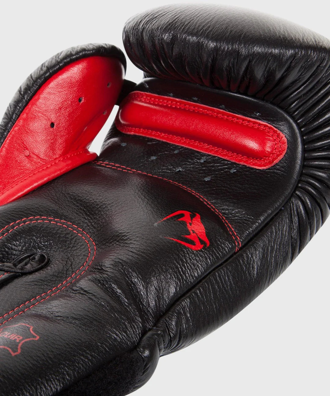 Alt text: Venum Giant 3.0 Boxing Gloves - Premium durability, ultimate protection. Close up View